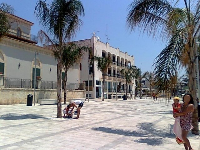 Chiusura temporanea locale Marina di Ragusa. Occupava abusivamente parte del suolo pubblico