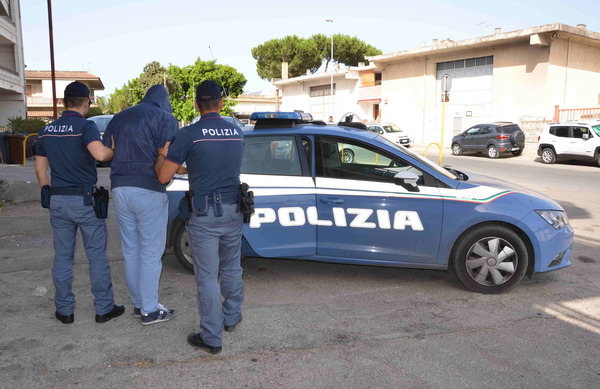 Un ceffone e la manda in ospedale. Fidanzato violento a Vittoria, la Polizia lo arresta