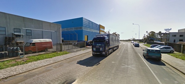 Camion in città e non più sulla strada di penetrazione zona est dell’agglomerato industriale. Strada chiusa per il dissesto stradale