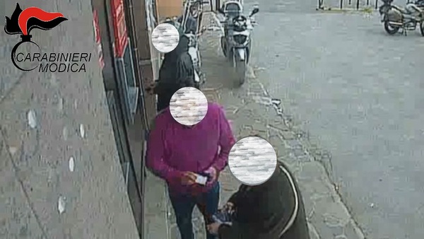 Circonvenzione ad anziani: in manette 55enne. Sottratto oltre un milione di euro