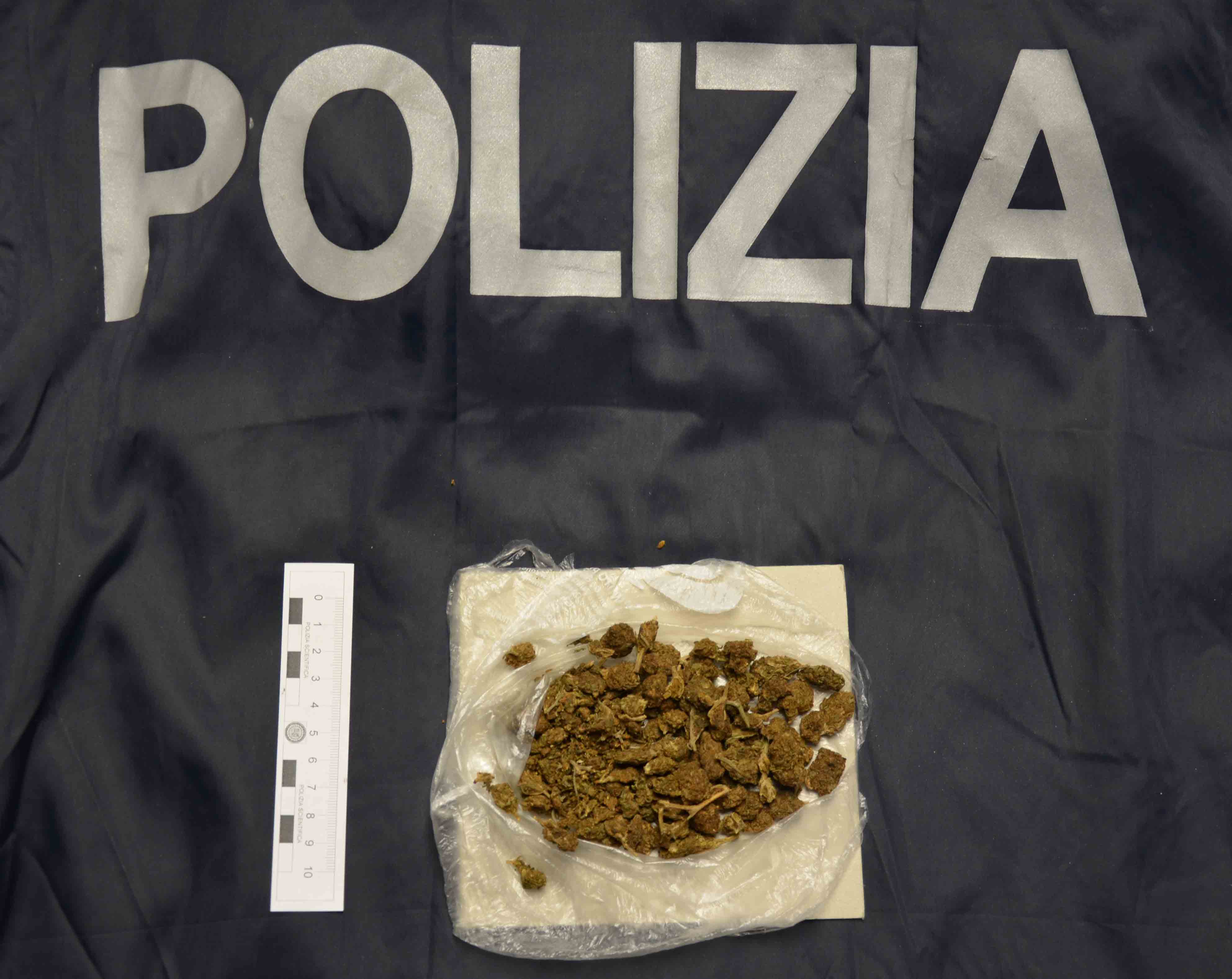 A Vittoria sequestrata droga e denunciato un diciottenne