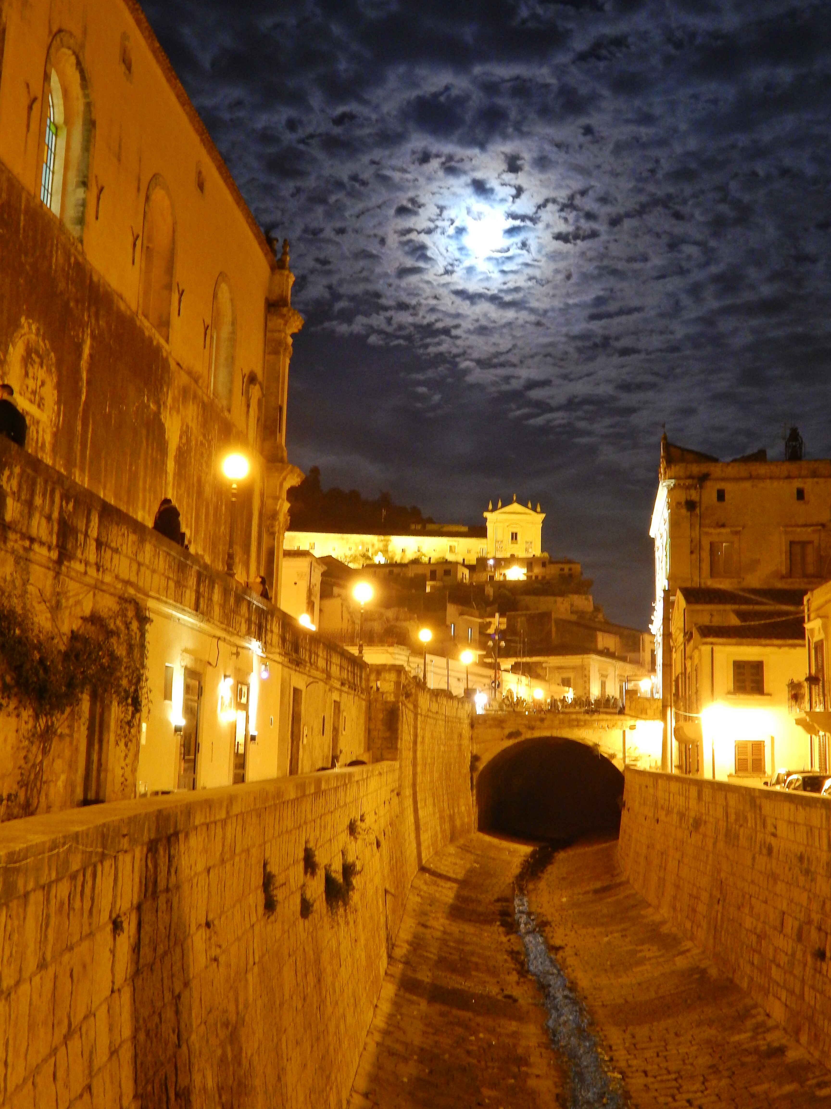 Trekking notturno a Scicli con Esplora Ambiente