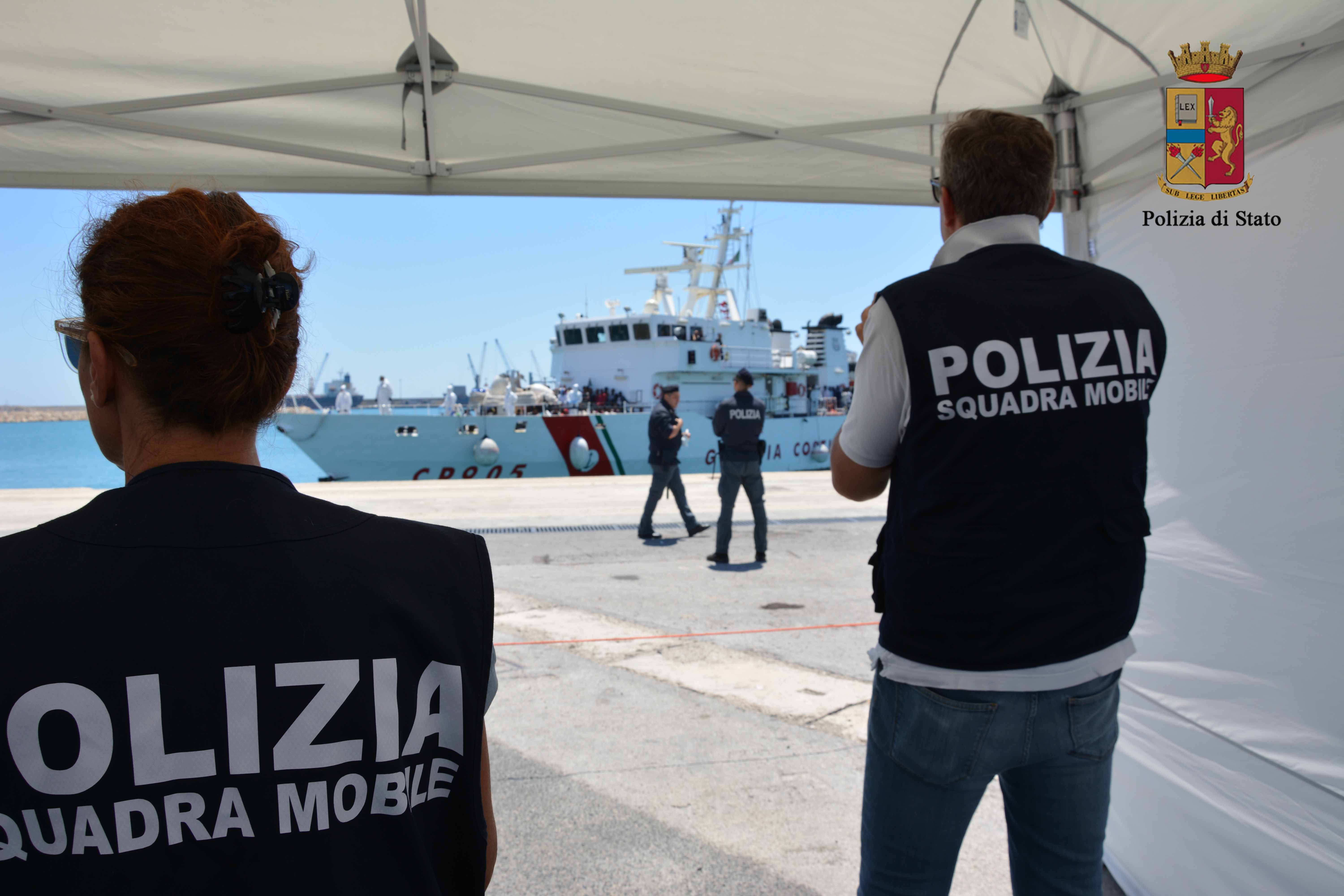 Nuovo sbarco di migranti, arrestati tre scafisti. VIDEO