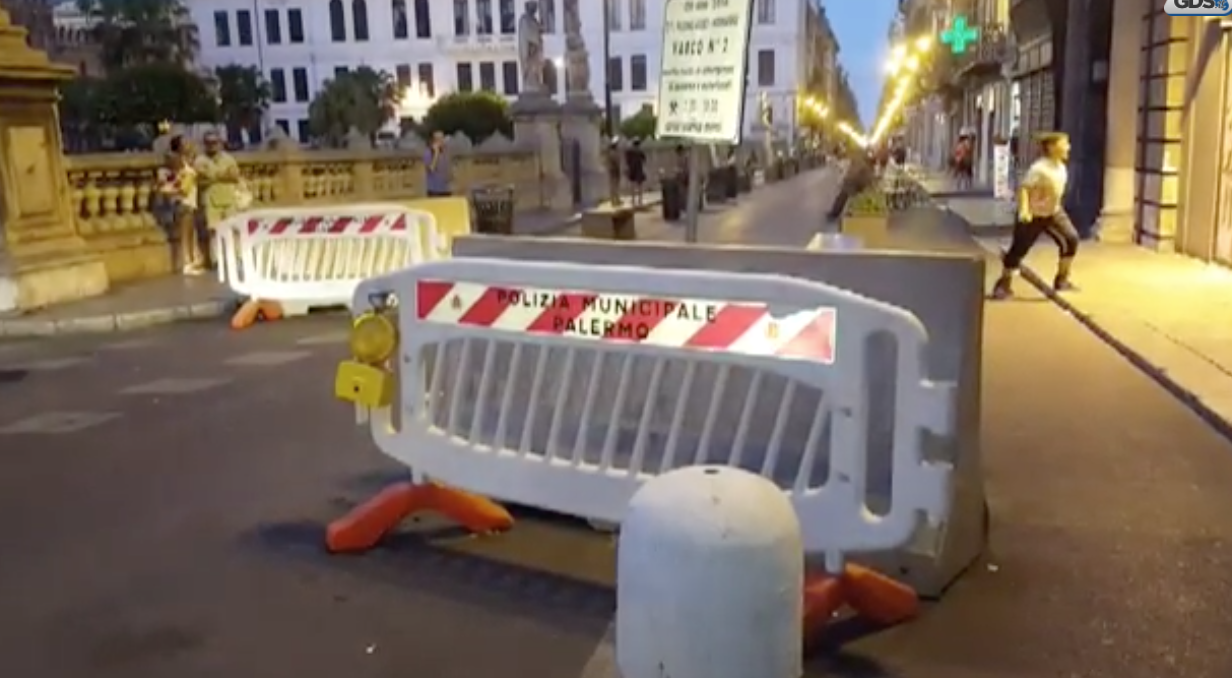 Blocchi stradali e furgoni di traverso per dare più sicurezza nelle piazze siciliane. Dopo l’attentato di Barcellona