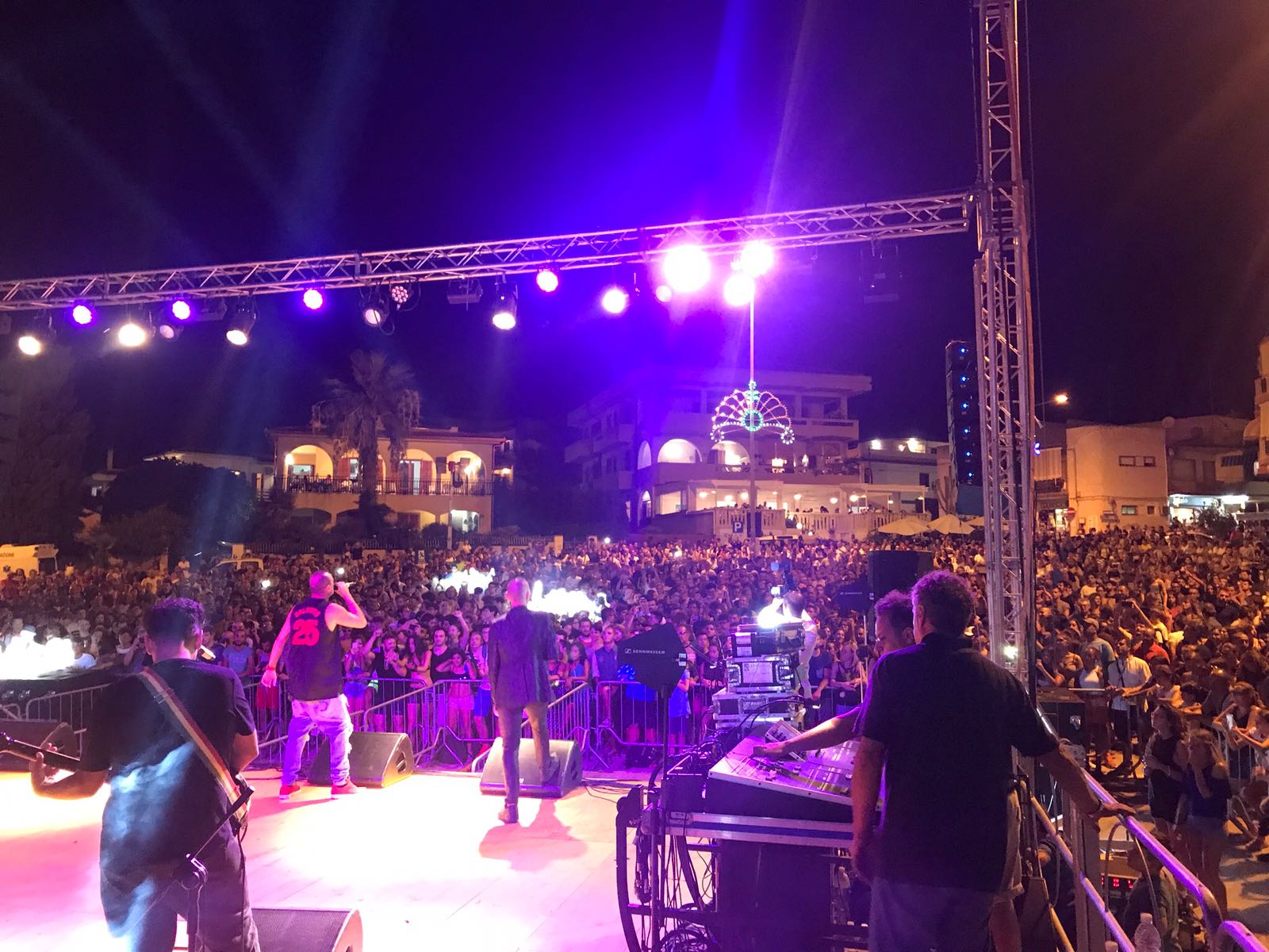 Grande successo per i Sud Sound System a Marina di Modica. VIDEO