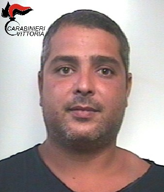 Pallonate in spiaggia a Scoglitti, rissa e un arresto
