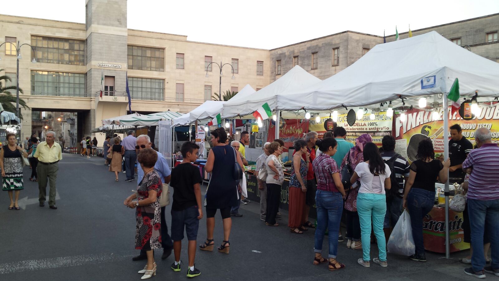 Le bancarelle di San Giovanni, il must della festa. Come le avete trovate?