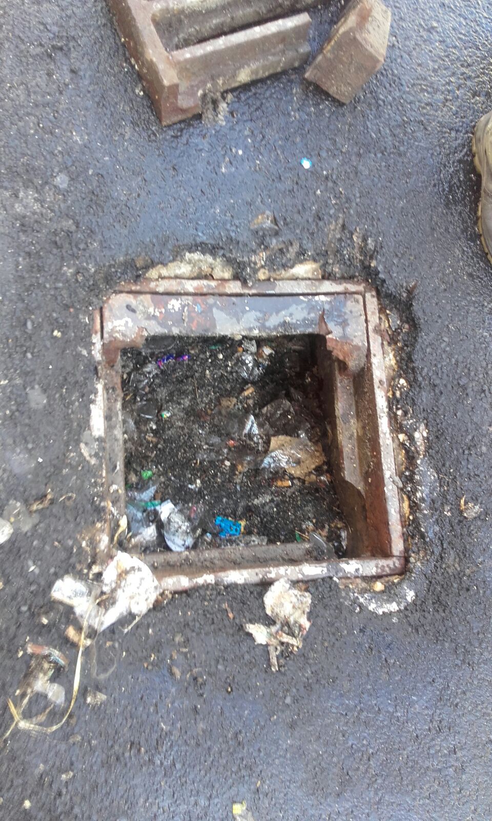 Pulizia straordinaria caditoie a Vittoria