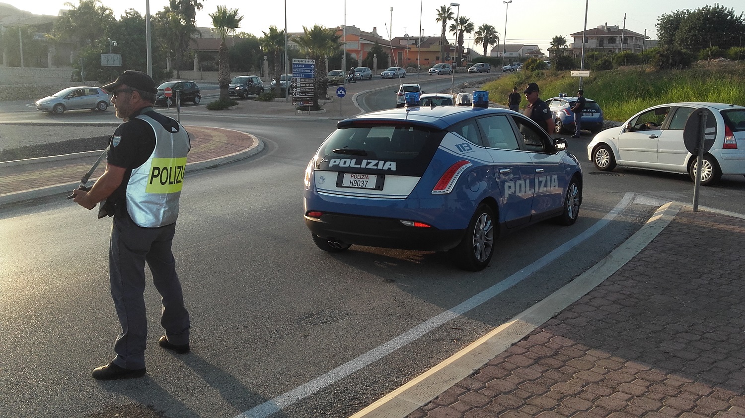 Due donne litigano a Marina di Ragusa. Intervento della Polizia