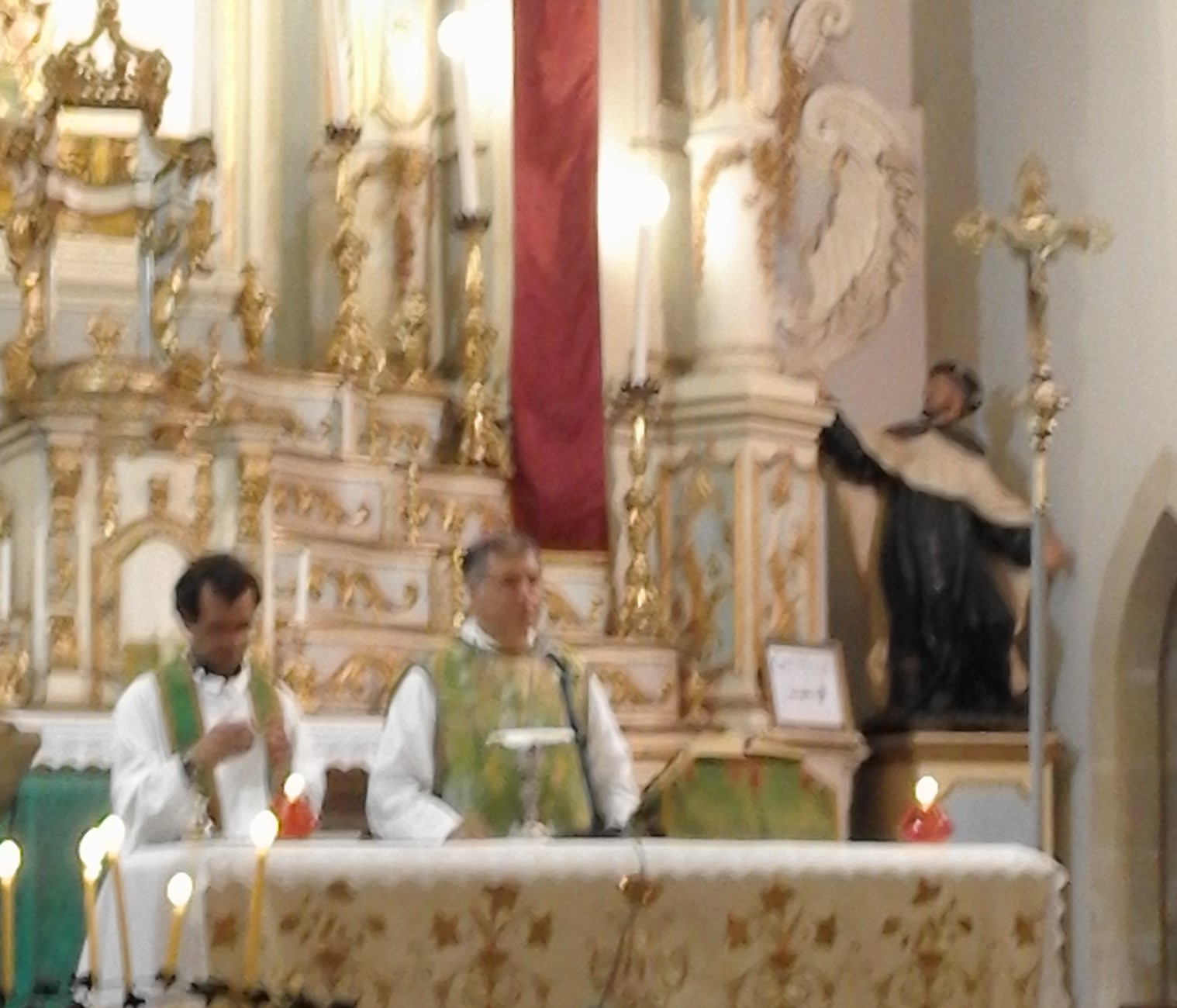 Don Corrado Lorefice celebra a sorpresa messa a Modica