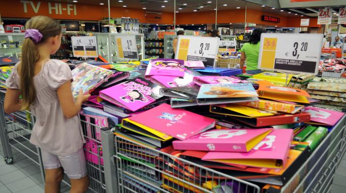 Scuola stangata in arrivo per le famiglie. I consigli del Codacons per risparmiare