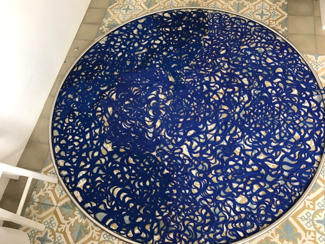 Arte collettiva con Ophelia Jacarini e l’opera “Mandra” per scoprire Villa Barone Alfieri a Pozzallo