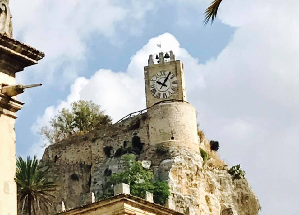 Modica bella e impossibile! Dove la sera si va in scena indossando una maschera. L’intervento dell’imprenditore Valerio Molinari