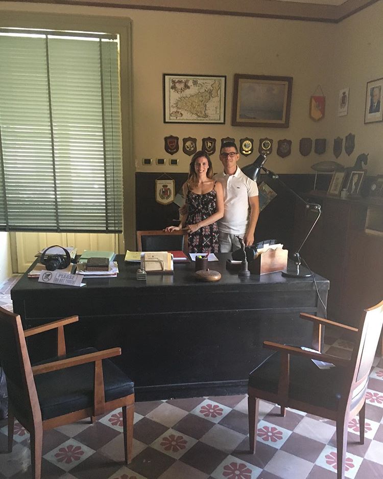 Ha aperto a Scicli il “commissariato di Vigata”. Turisti entusiasti. Tra le guide anche una disabile