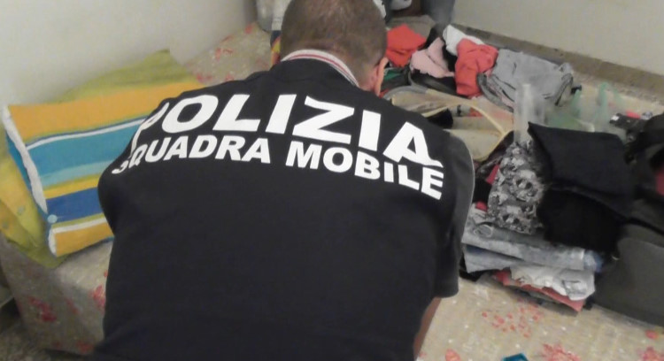 Chiusa “casa del piacere” a Ragusa. Era un via vai di clienti dal trans di Haiti. VIDEO