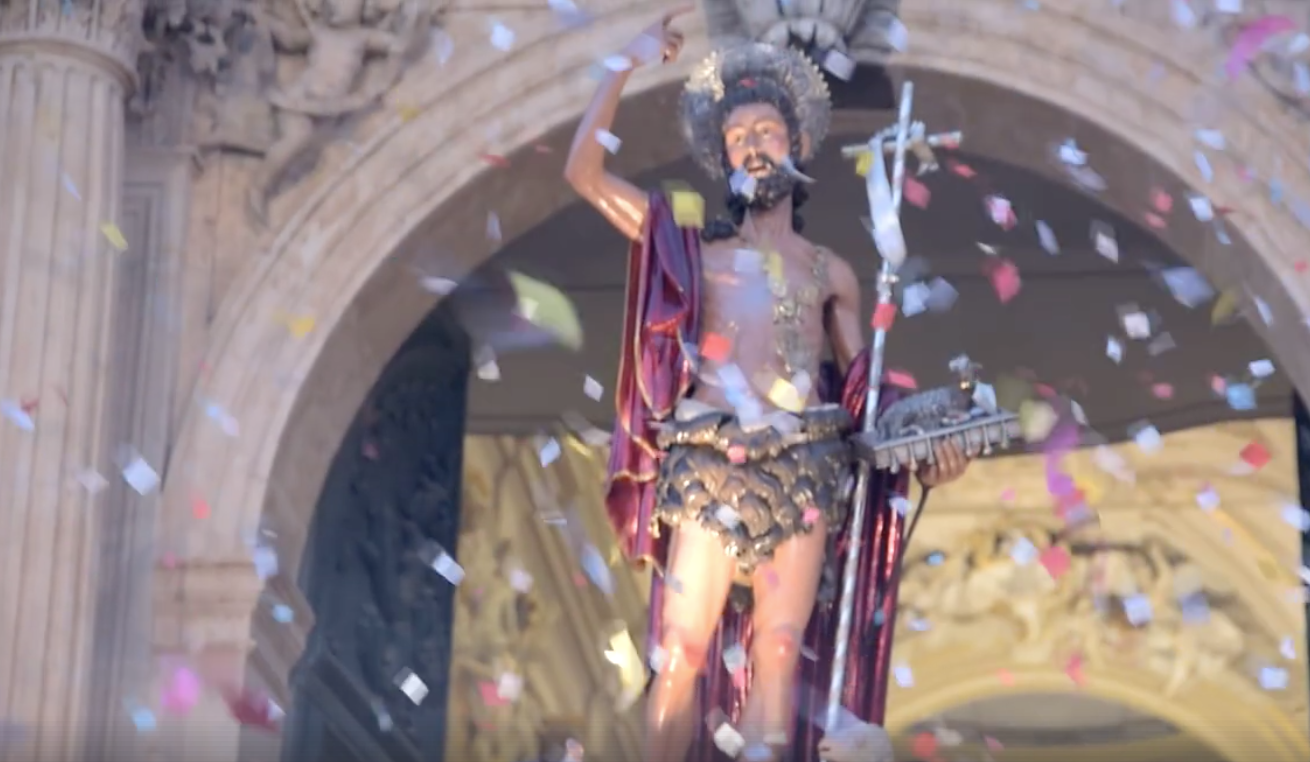 La traslazione della statua di San Giovanni fa iniziare i giorni della festa. VIDEO