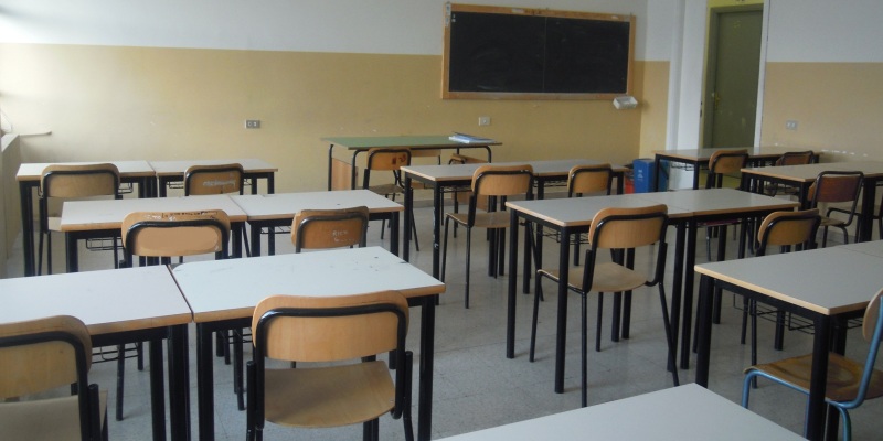 Le mamme a Cassì: “Chiudi le scuole”. Nasce un comitato spontaneo e un gruppo
