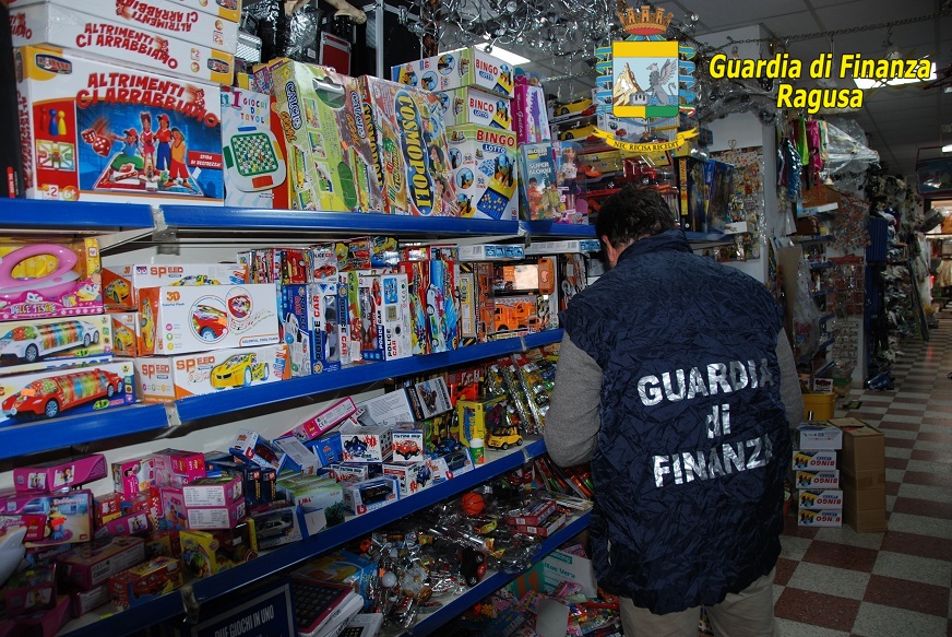 Contraffazione la Finanza sequestra 400 mila articoli falsi o non conformi