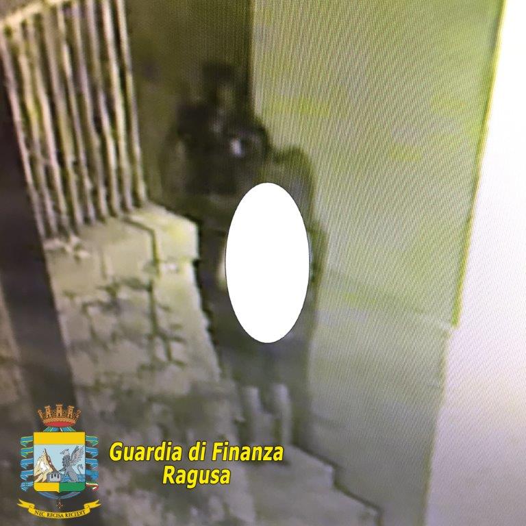 Richiedente asilo politico e spacciatore. Arrestato dalla Finanza