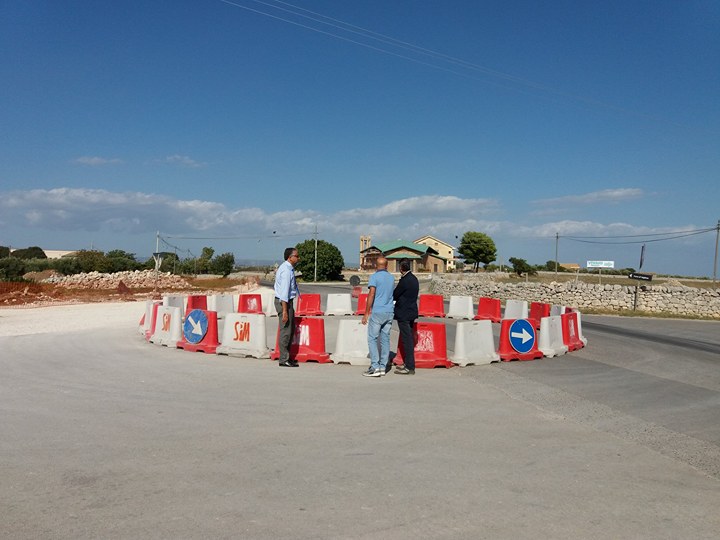 Una rotatoria in C.da crocevie a Modica