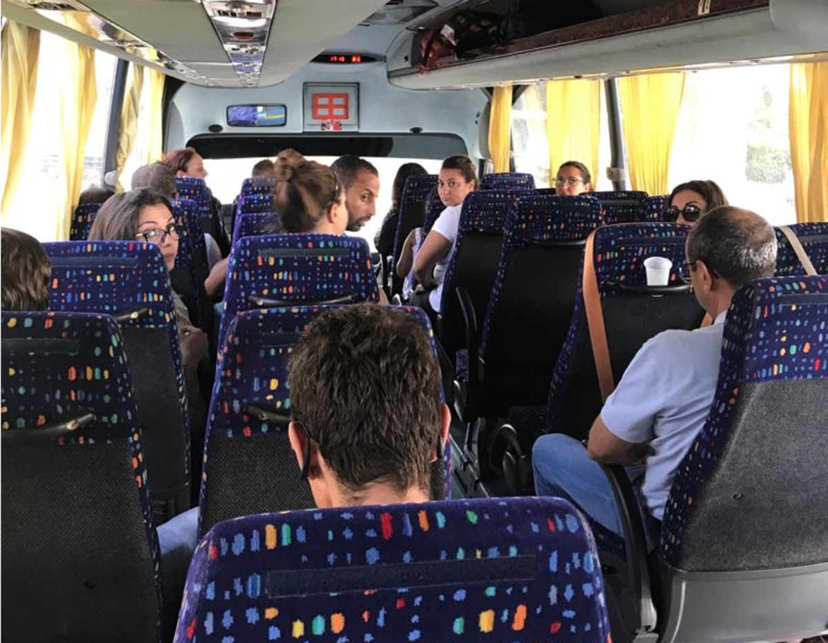 Autobus senza aria condizionata da Palermo a Ragusa. Un calvario da bolgia infernale: “Trattati come bestie”