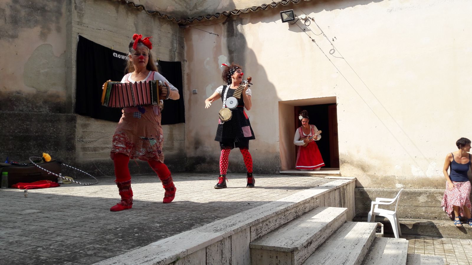 A Scicli tappa per i “Clown senza frontiere”. Hanno regalato il sorriso a tanti bambini