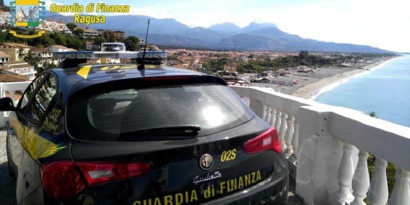 14 lavoratori in nero in un noto villaggio turistico. C’erano anche 2 minorenni. Intervento della Guardia di Finanza