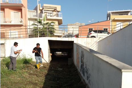 A Pozzallo si puliscono i canali di scolo in vista della stagione delle pioggie
