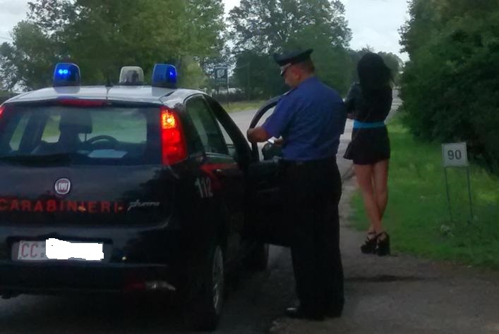 Sesso a pagamento, 35enne aggredito da prostitute. Intervengono i Carabinieri. Ecco cosa è accaduto a Lentini