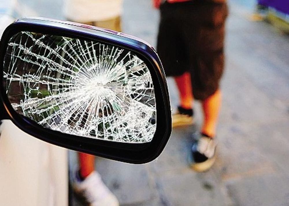 Torna la truffa dello specchietto. Ieri a Ragusa “vittima” una signora. Ecco come è andata