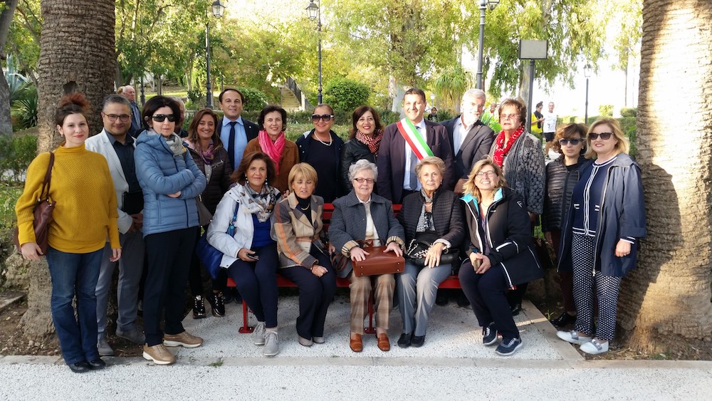 Inaugurate a Ragusa le panchine rosse antiviolenza. FOTO