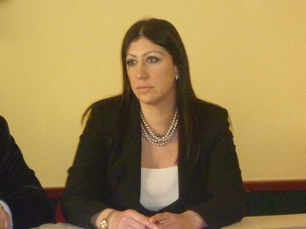 “Fedele ad un unico ideale”. No al cambio di casacche in politica. Intervento di Valentina Spadaro