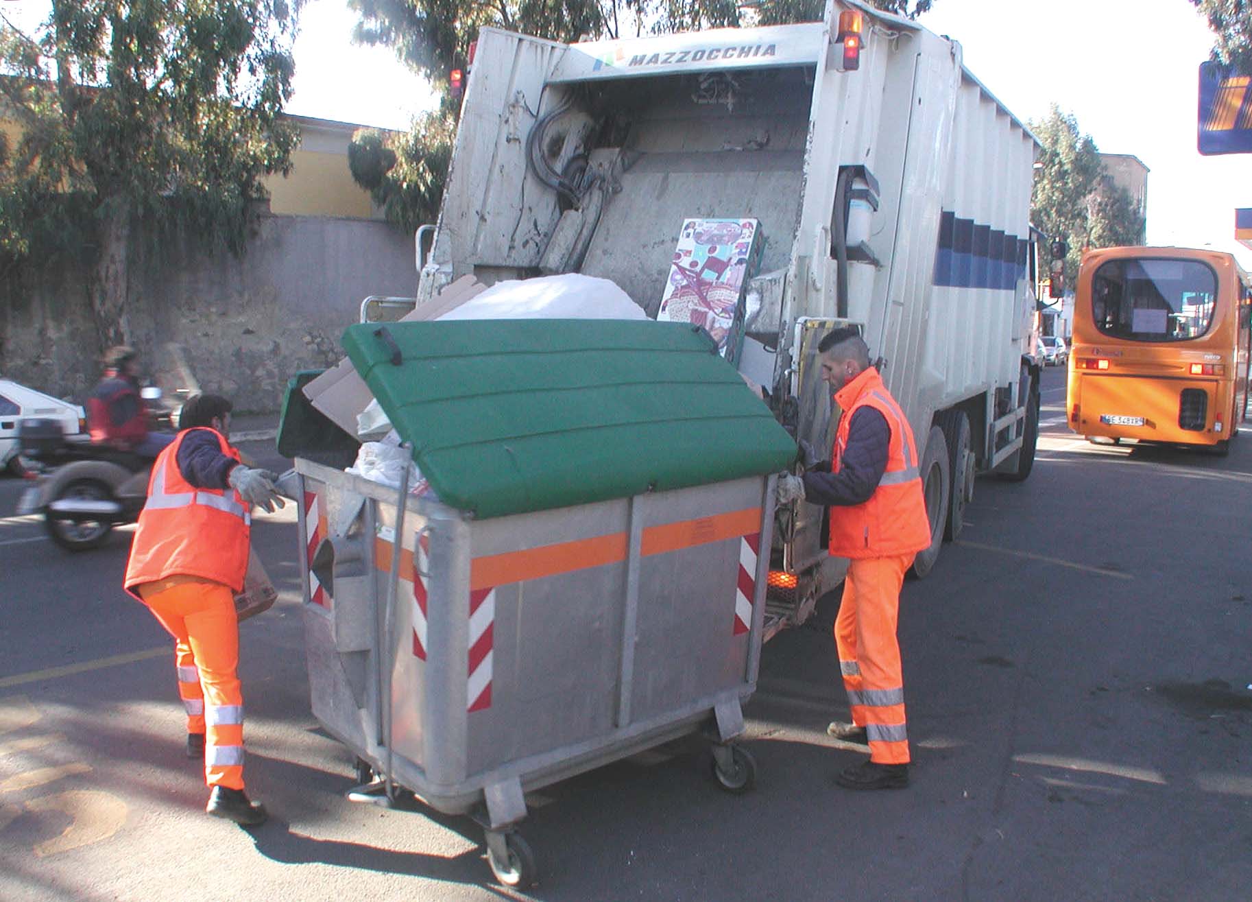 Il nuovo appalto di nettezza urbana a Ragusa rischia di penalizzare gli operatori ecologici. Annunciate proteste