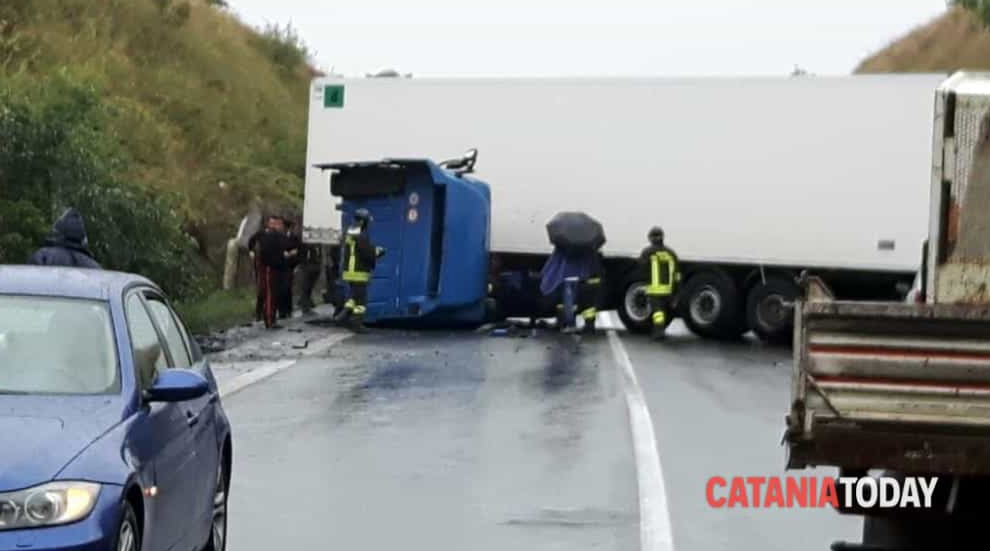 Incidente sulla Ragusa-Catania: camion si ribalta. Lunghe code