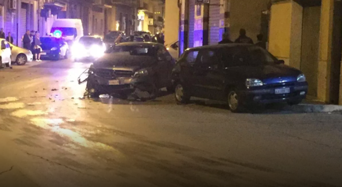 Incidente nella notte in pieno centro a Scicli