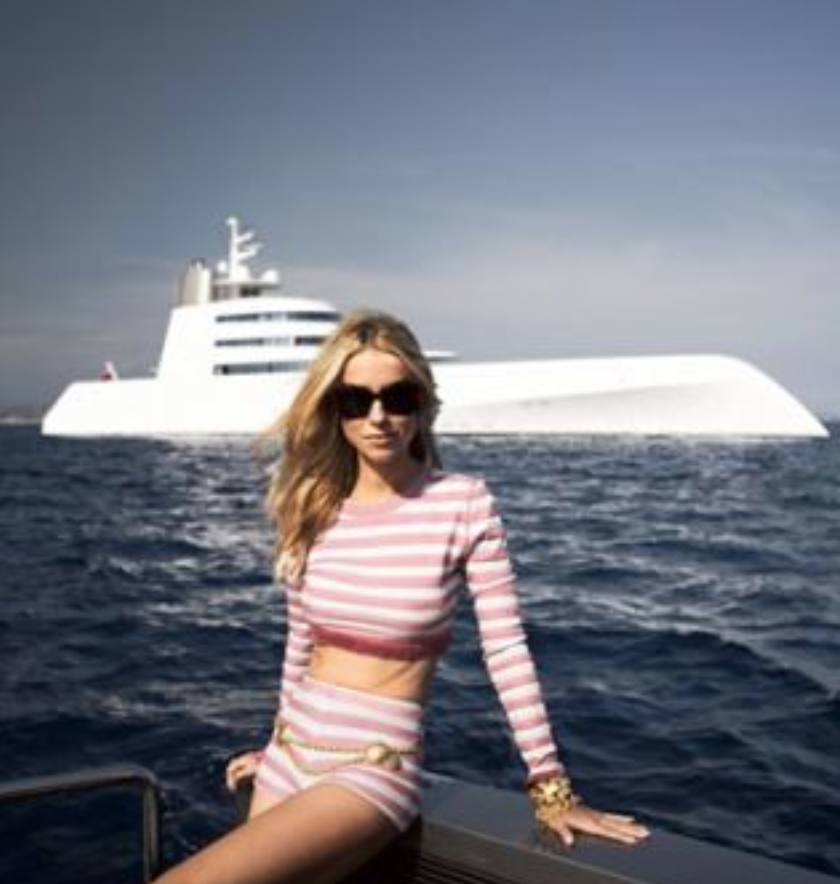 Ecco Aleksandra, la donna che ha stregato il magnate russo. Anche a lei è piaciuta la costa iblea.