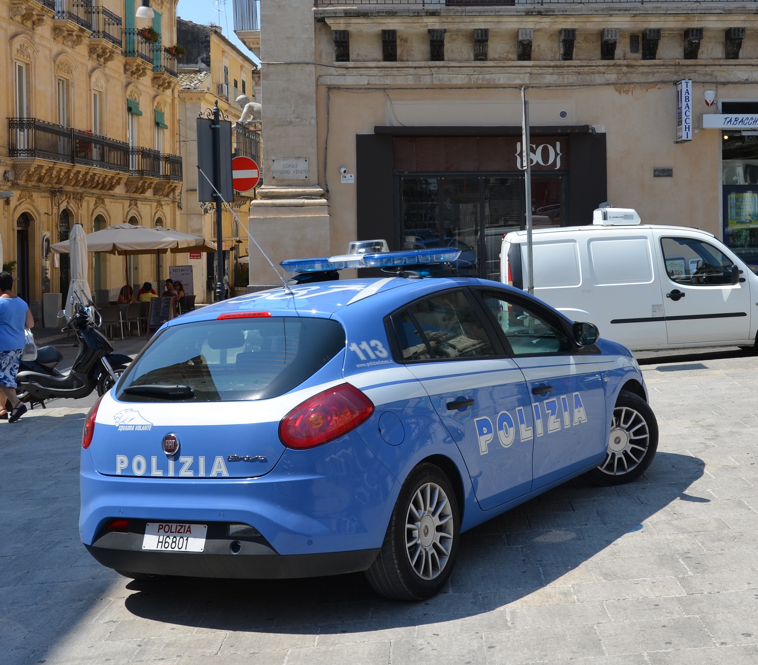 A Ragusa marito violento minaccia di morte moglie e tre figlie. Arrestato