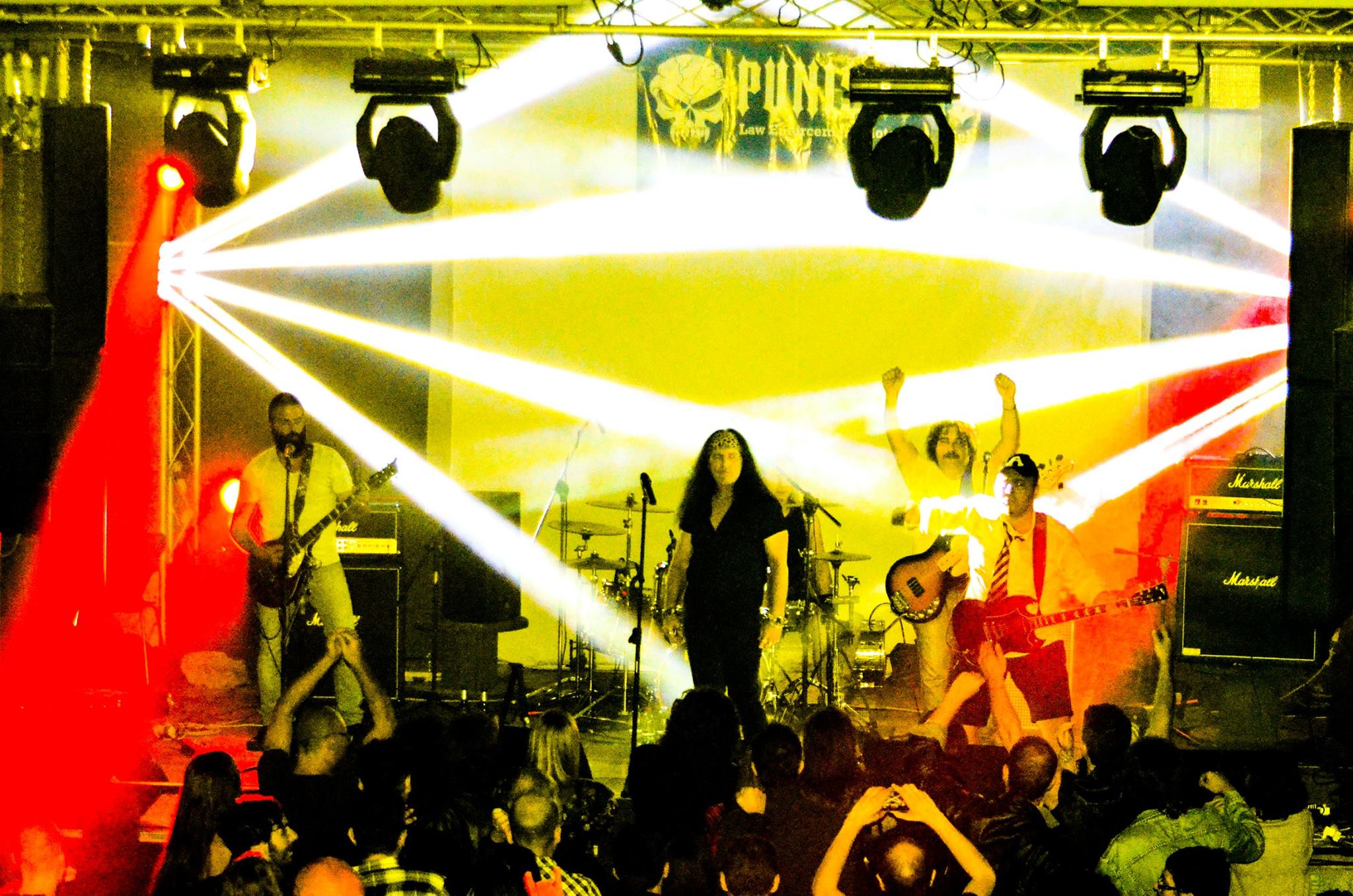 A Ibla concerto gratuito con Dave Evans e la band Back in Hell