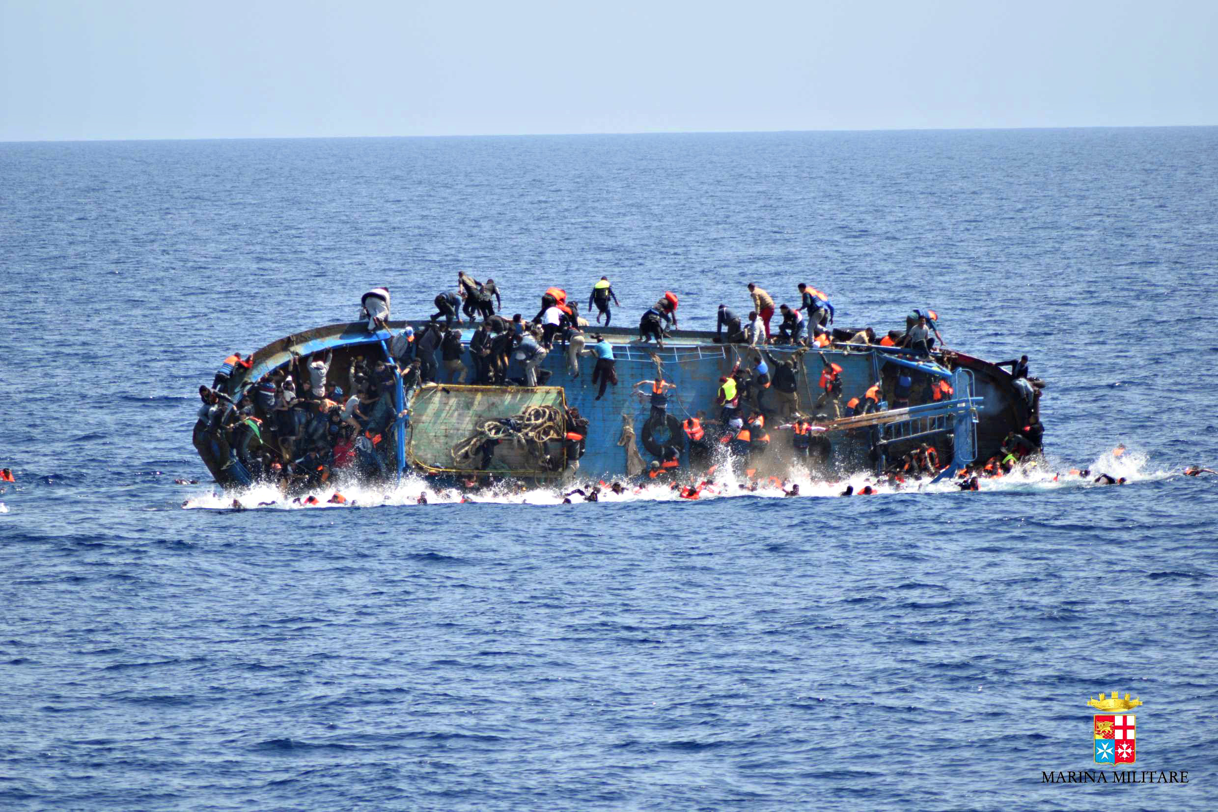 Scontro tra nave tunisina e barca carica di migranti: almeno 8 morti