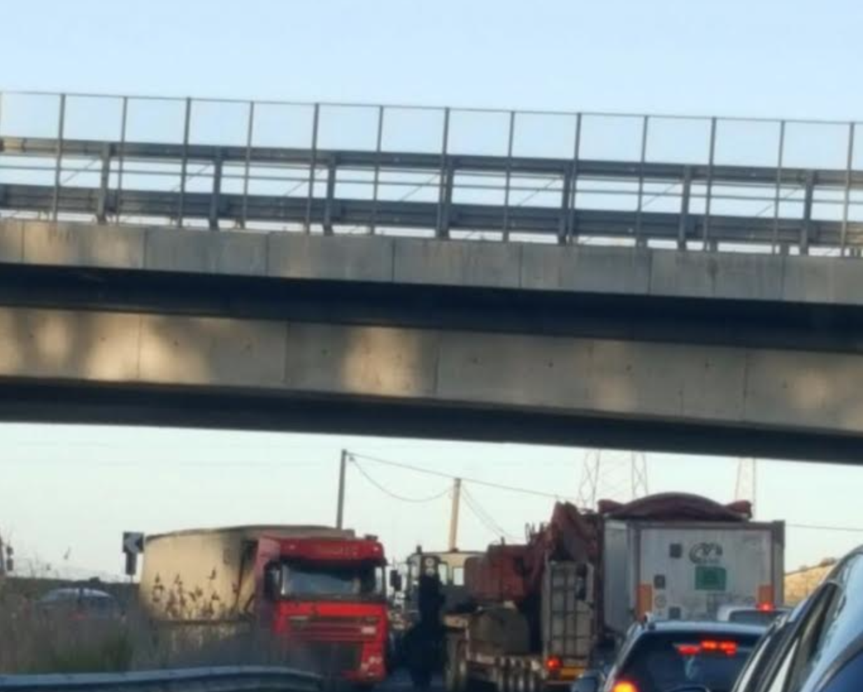 Il ponte sul Simeto rischia di essere pericolante. Lo denuncia il deputato regionale Salvo Giuffrida
