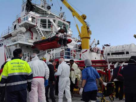 Migranti: perquisizioni su nave Save the Children presente a Catania