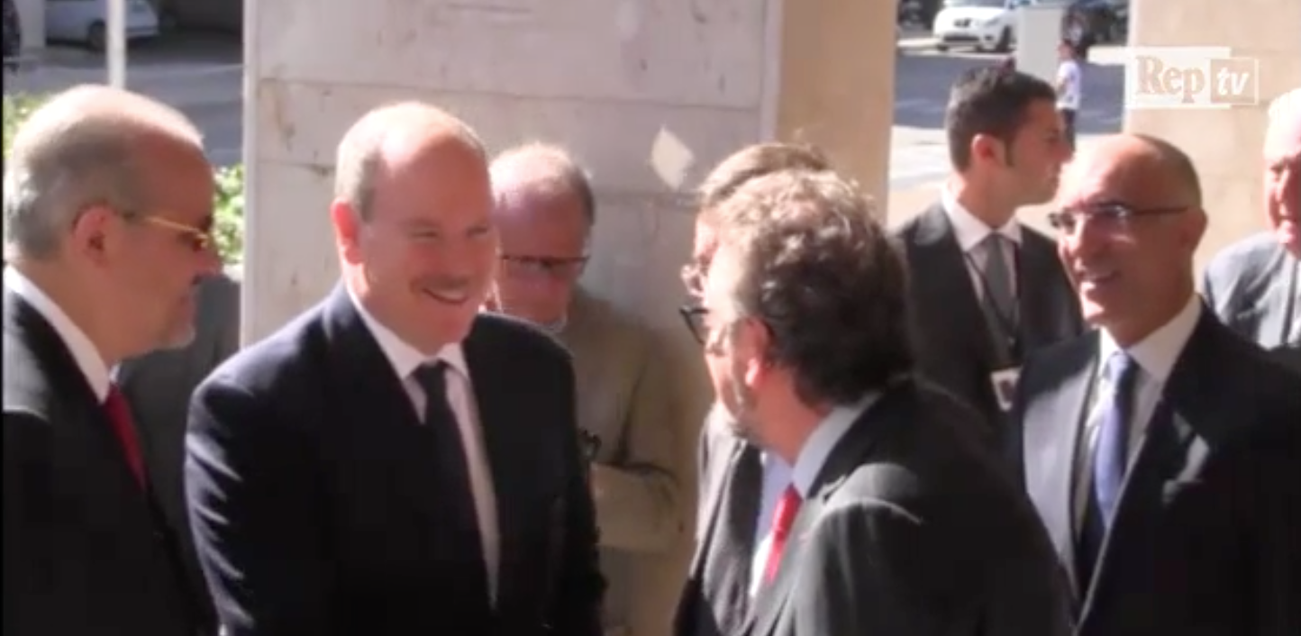 Il principe Alberto è già in Sicilia. Stamani ritiro laurea a Palermo. Poi a Modica per inaugurare il castello. VIDEO
