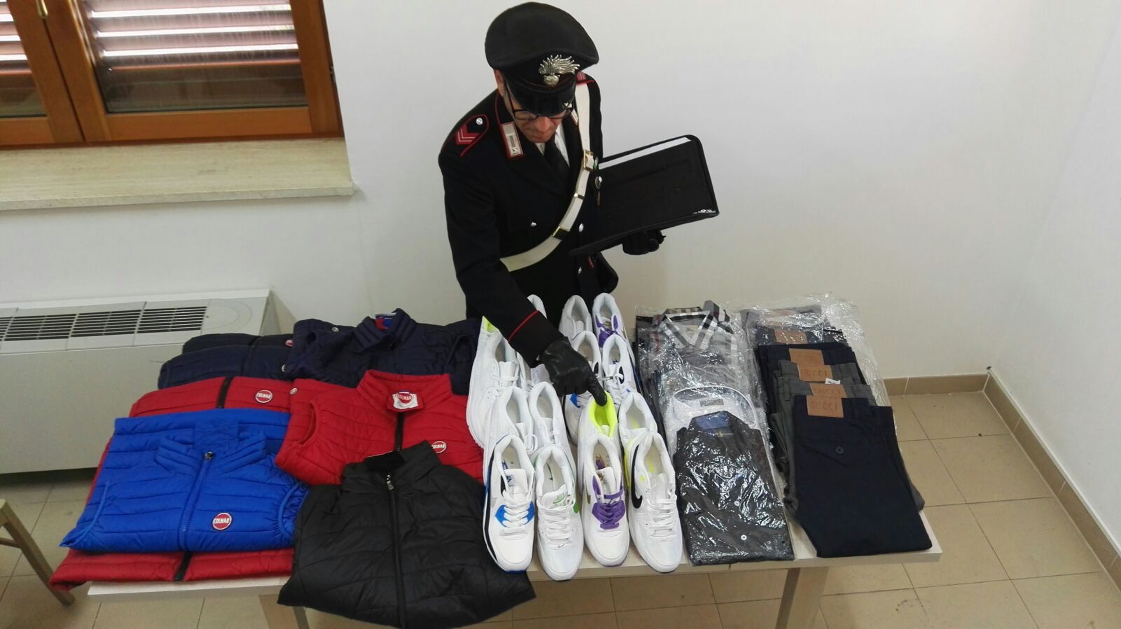 – A Ispica la lotta all’abusivismo commerciale: i Carabinieri sequestrano merce per 4000 euro