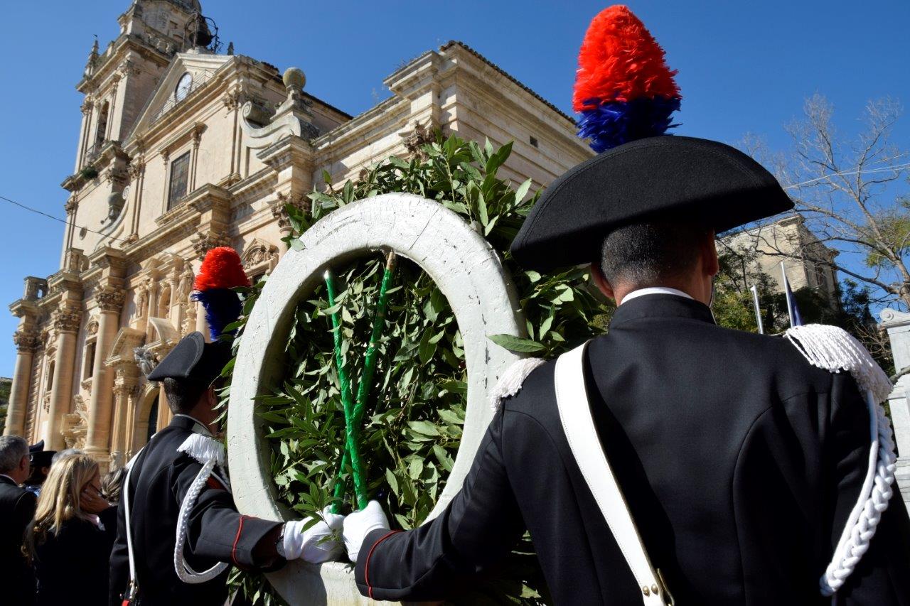 Celebrate l’Unità Nazionale e le Forze Armate. Cerimonia in piazza a Ragusa