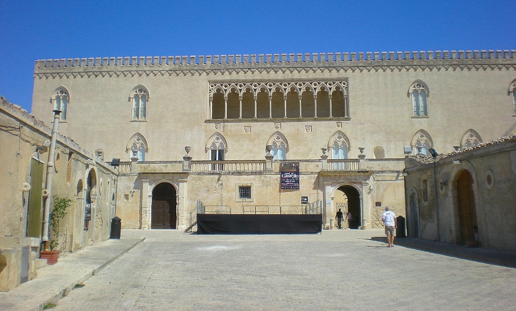 Il viale  antistante il Castello di Donnafugata sarà intitolato a Corrado Arezzo de Spuches