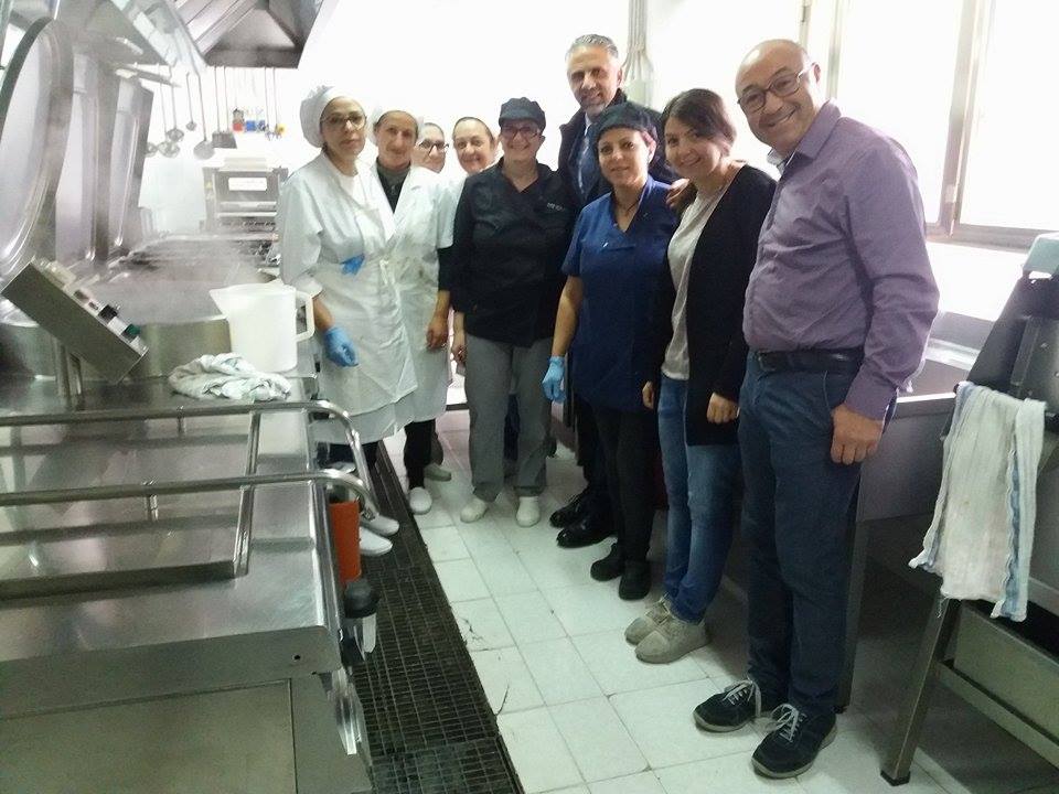 Il Sindaco Abbate visita le cucine della mensa scolastica di Modica