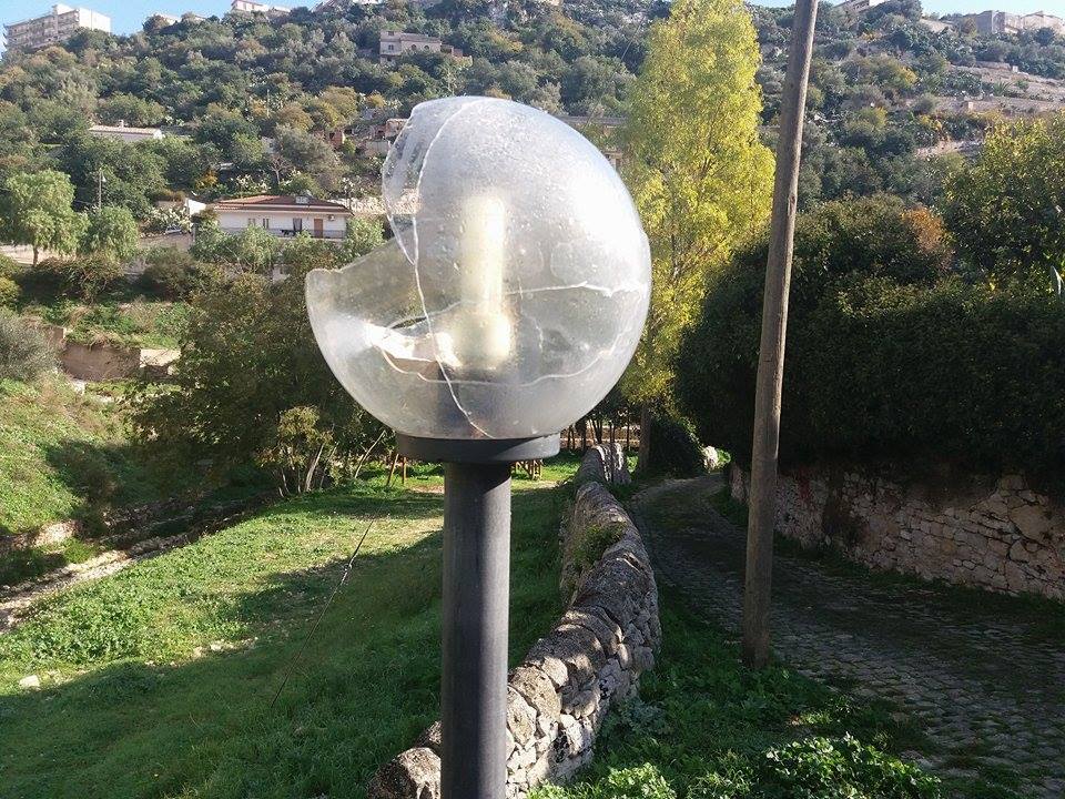 Ancora vandali in azione nel Parco “San Giuseppe u Timpuni” a Modica.