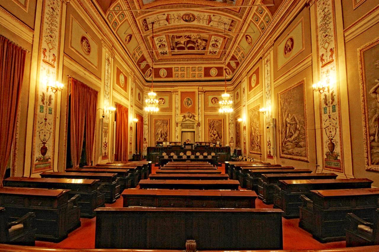 Quanto guadagnano i nostri deputati regionali? Le dichiarazioni dei redditi. Tra i più ricchi anche due parlamentari iblei. Ecco chi sono