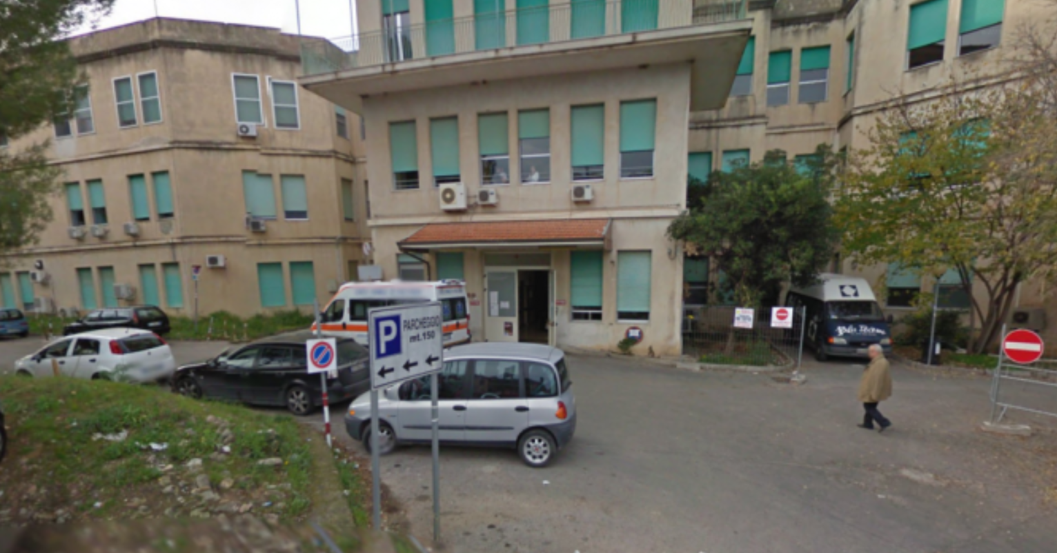 Freddo nei reparti dell’ospedale Maria Paternò Arezzo. Anche quest’anno termosifoni guasti, l’Asp si scusa