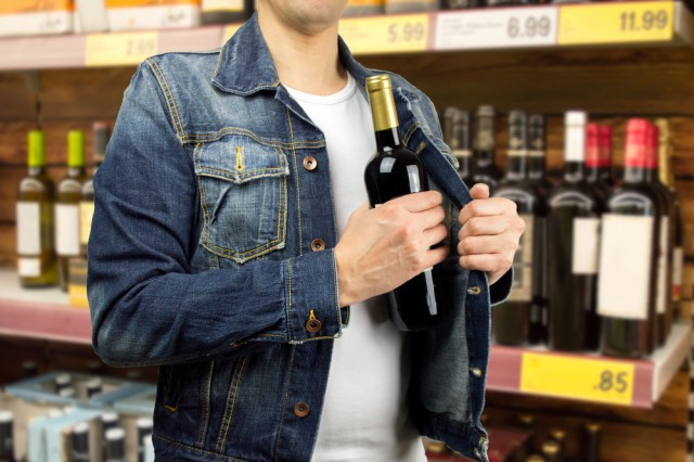 Rubavano in supermercati e profumerie. Arrestati in 3 dai Carabinieri di Ispica. Operazione “Tris d’assi”